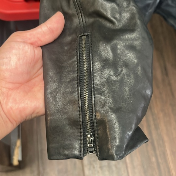 Beautiful thin 100%. Leather hardly used great almost new condition - Picture 7 of 7